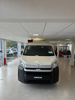 TOYOTA HIACE 2.8 D-4D TURBO DIESEL MINIBUS 15+1 DX AUTOMÁTICO